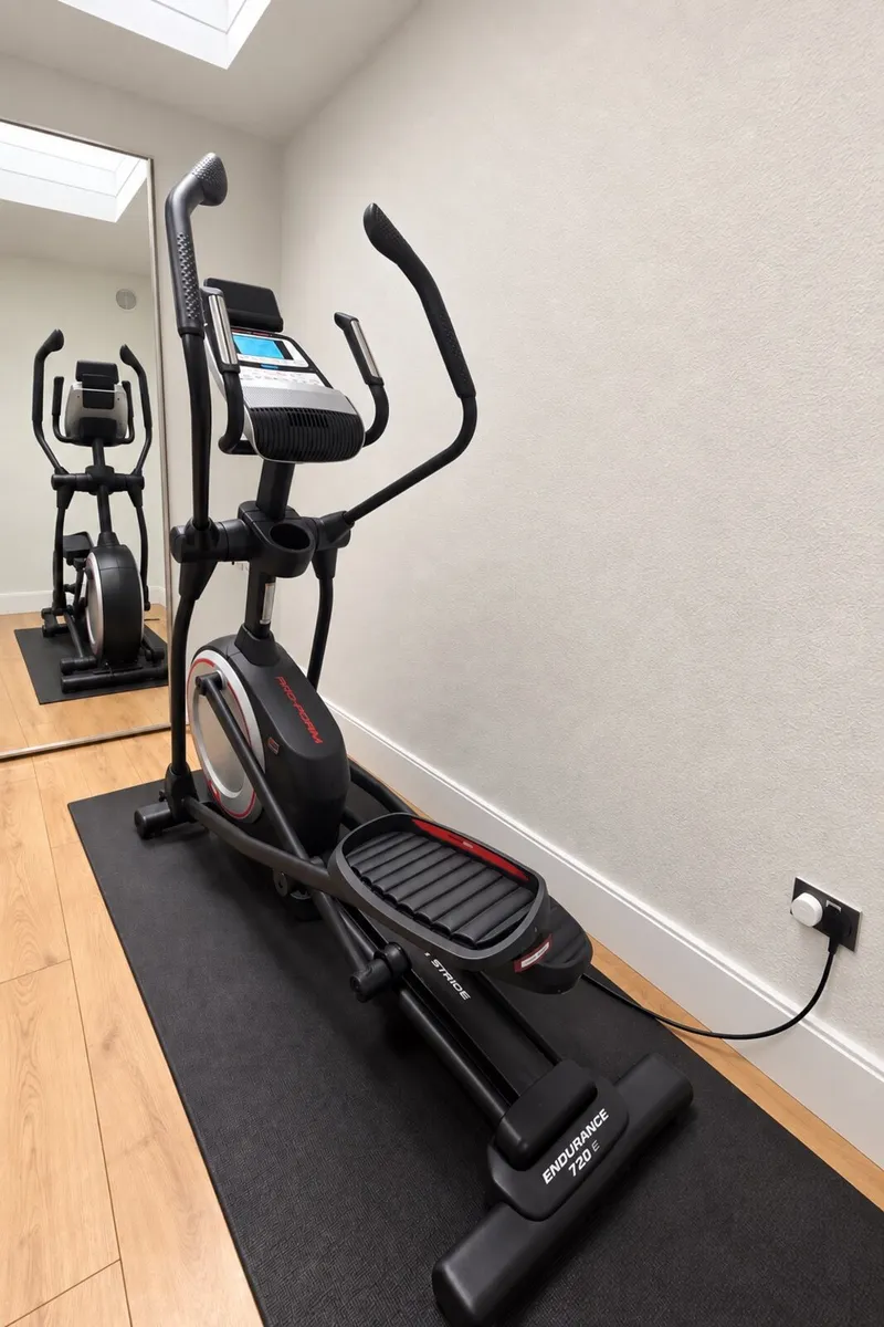 ProForm Endurance 720 E Elliptical Cross Trainer - Image 1