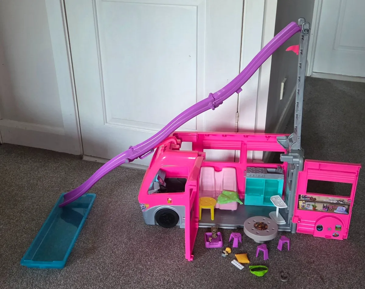 Barbie campervan, boats, aeroplane and accessories - Image 3