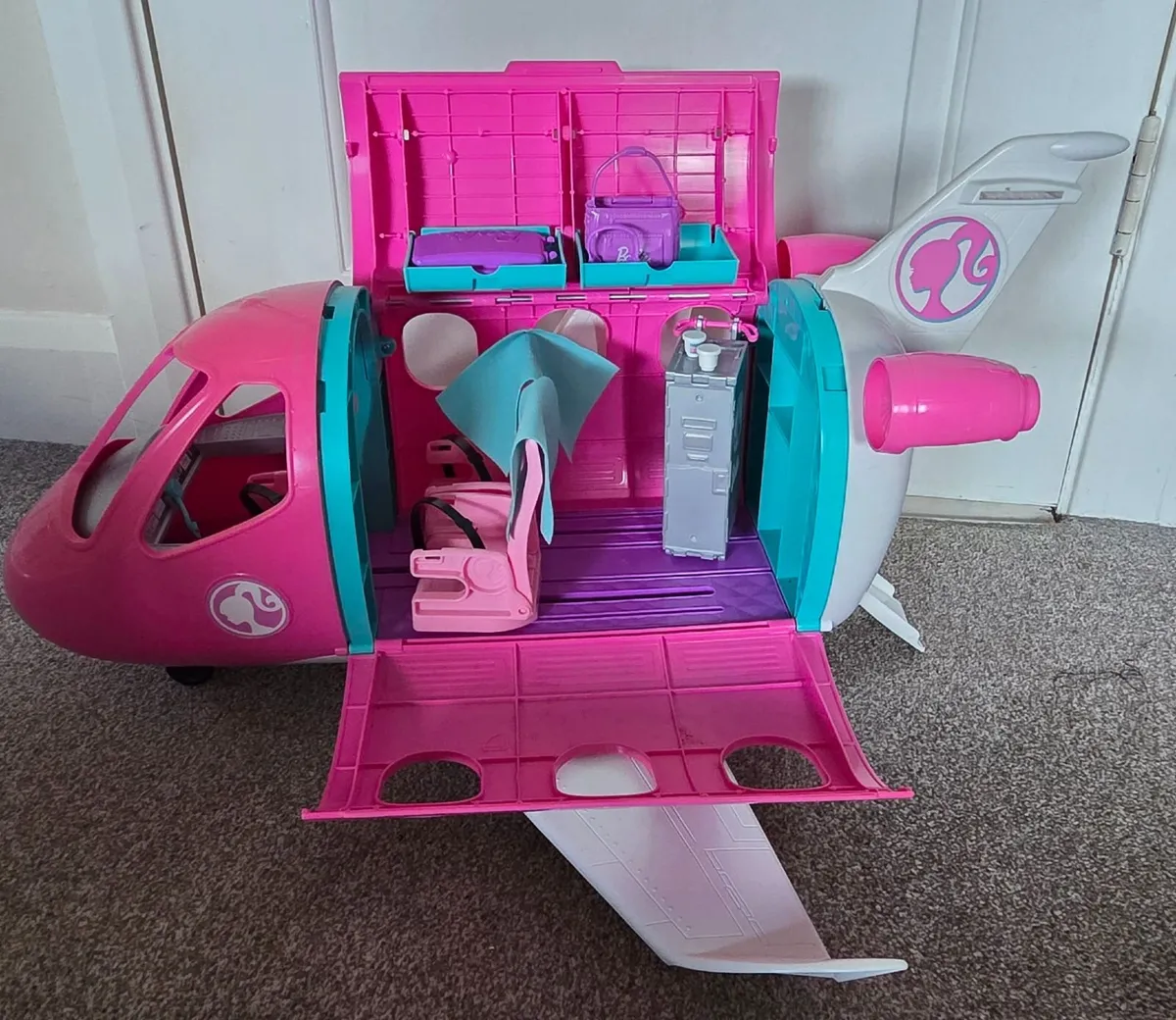 Barbie campervan, boats, aeroplane and accessories - Image 4