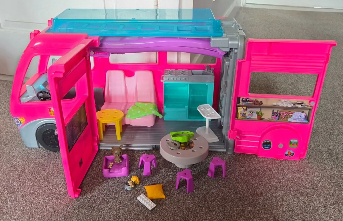 Barbie campervan, boats, aeroplane and accessories - Image 2