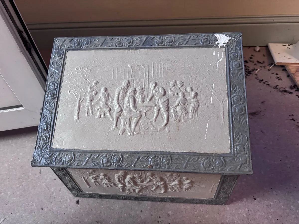 Wooden box - Image 1