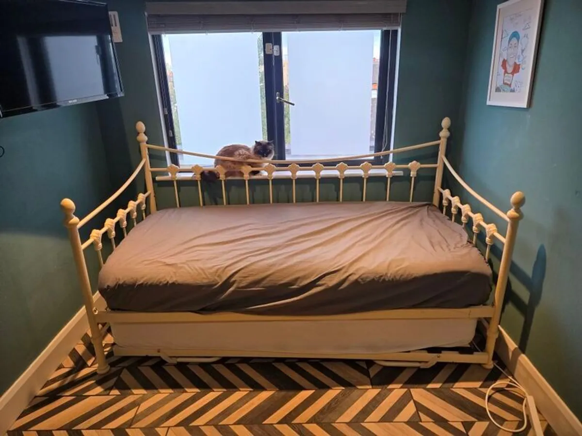 Versailles Daybed with Underbed - Image 2