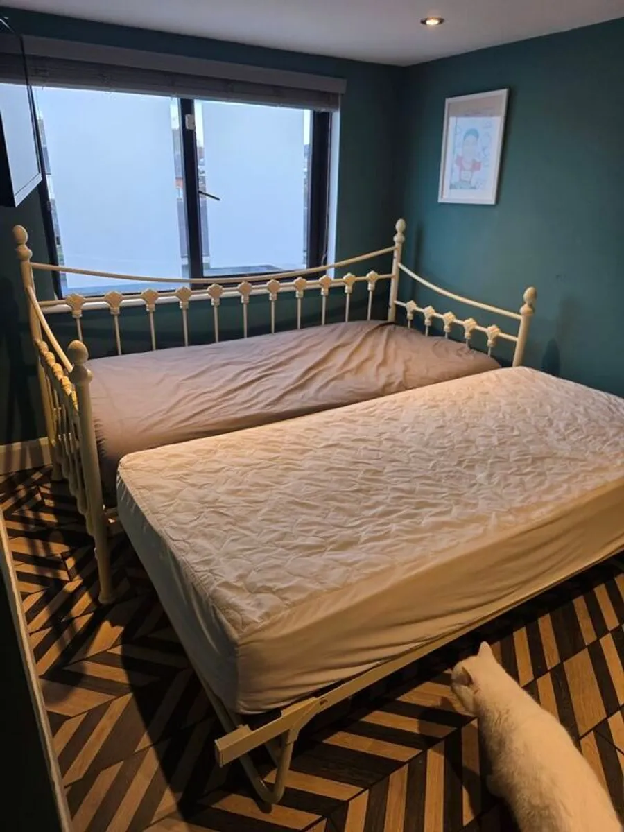 Versailles Daybed with Underbed - Image 4