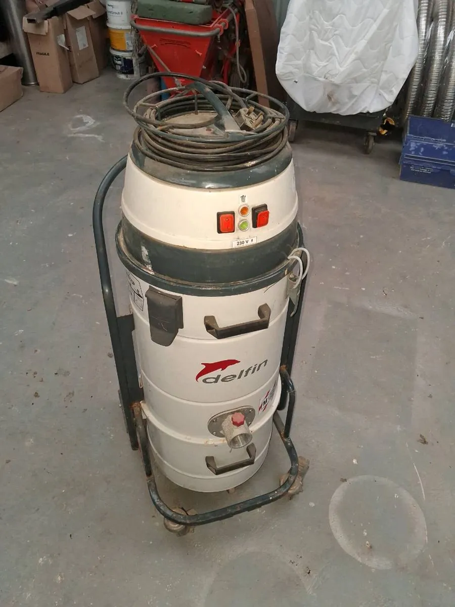 Delfin industrial vacuum - Image 1