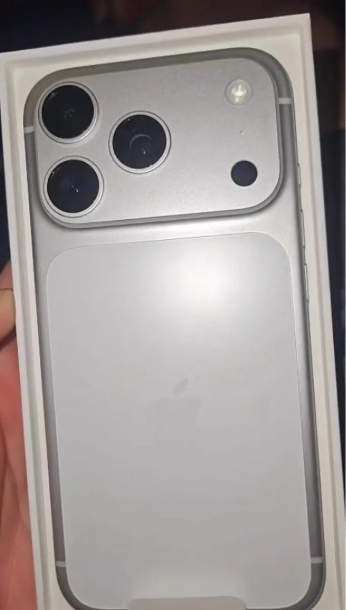 17 pro - Image 1