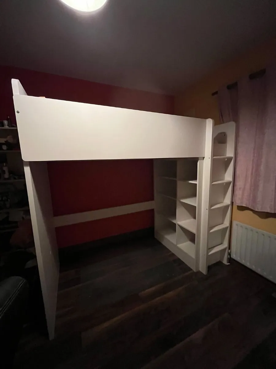 Bed - Image 1