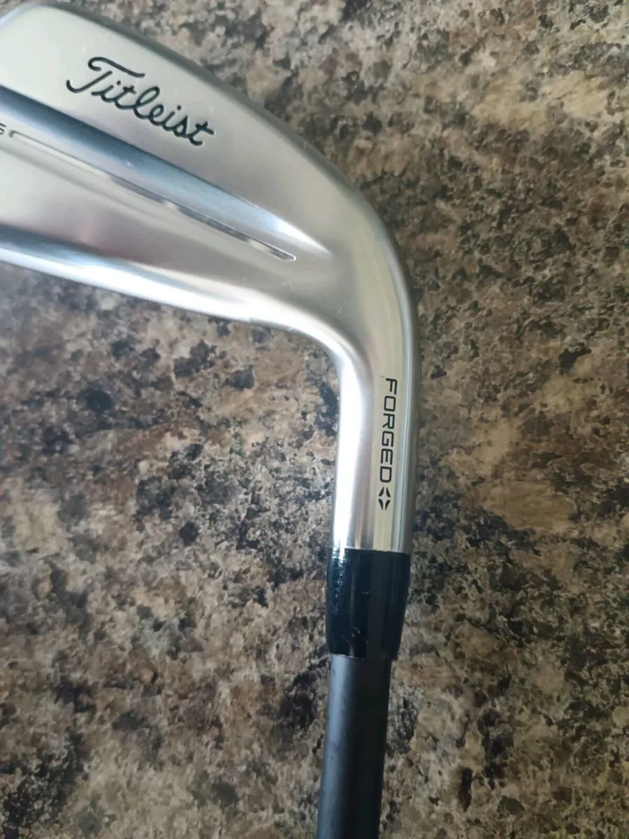Titleist U505 4G 2 Iron. Like New. - Image 3