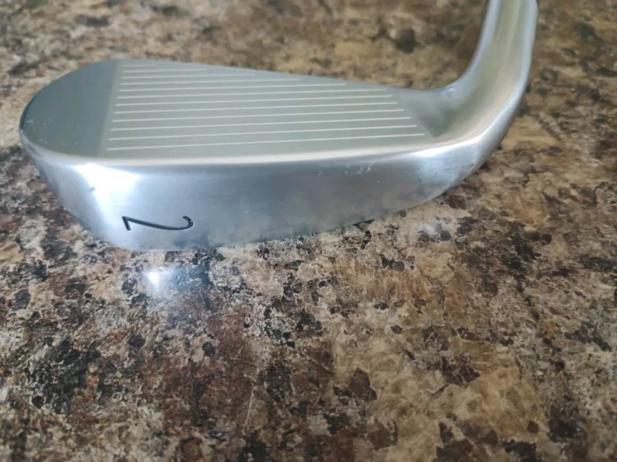 Titleist U505 4G 2 Iron. Like New. - Image 4