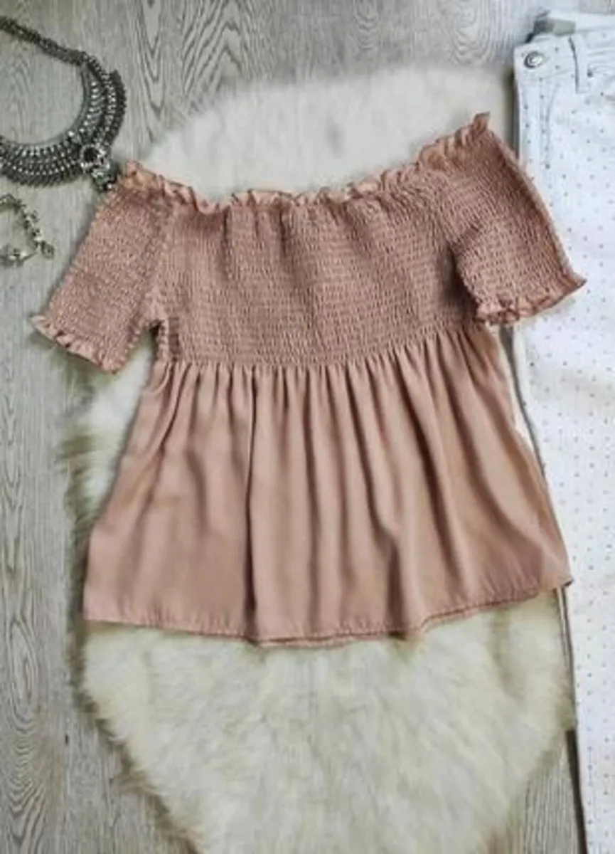 Top blouse -shoulder off - Image 3