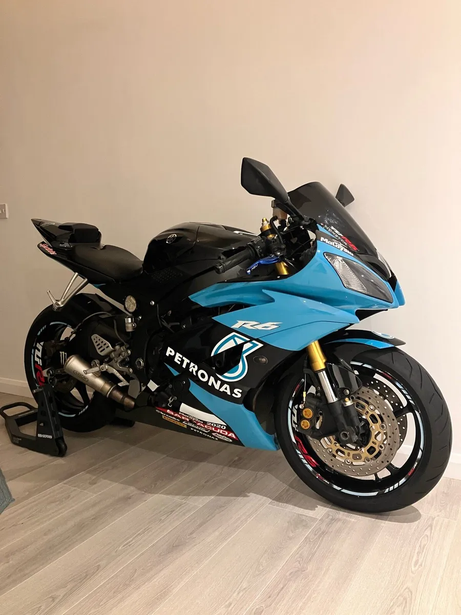 Yamaha yzf R6 - Image 1