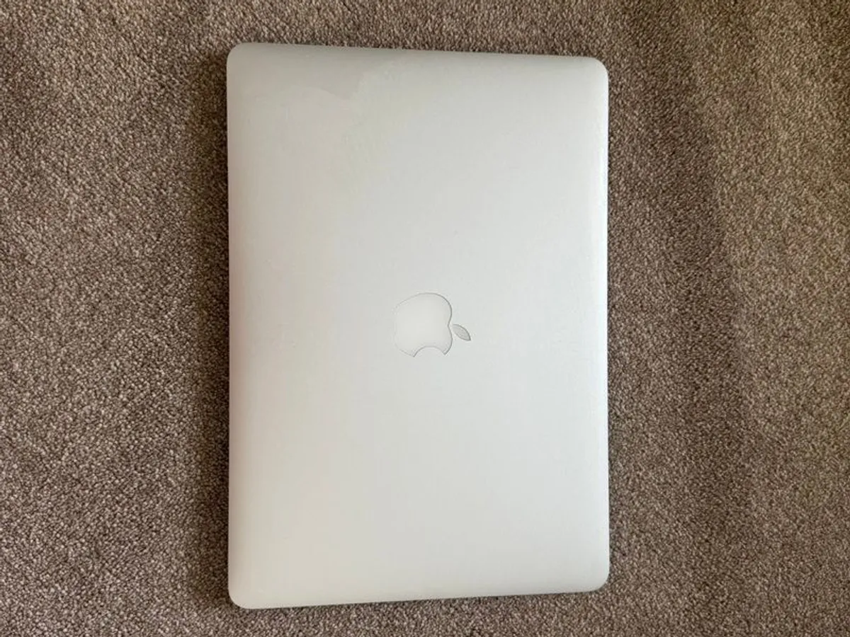 MacBook Air (2017) - Image 1