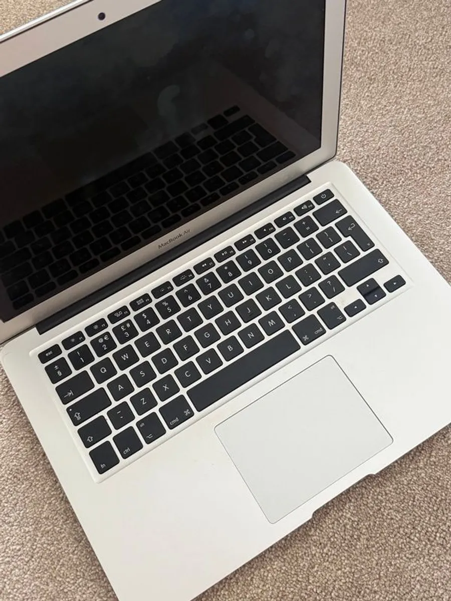 MacBook Air (2017) - Image 2