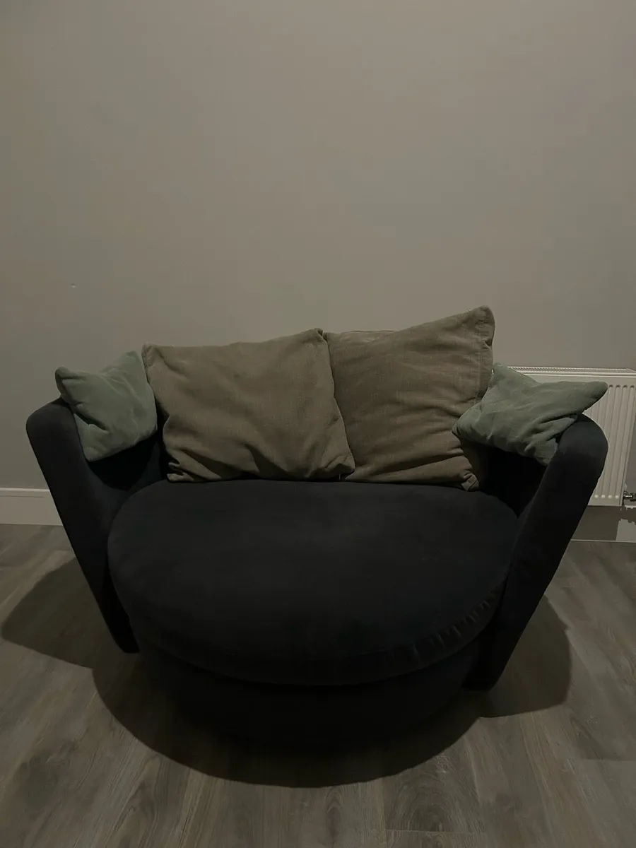 Fama MyNest Large Swivel Chair - Image 1