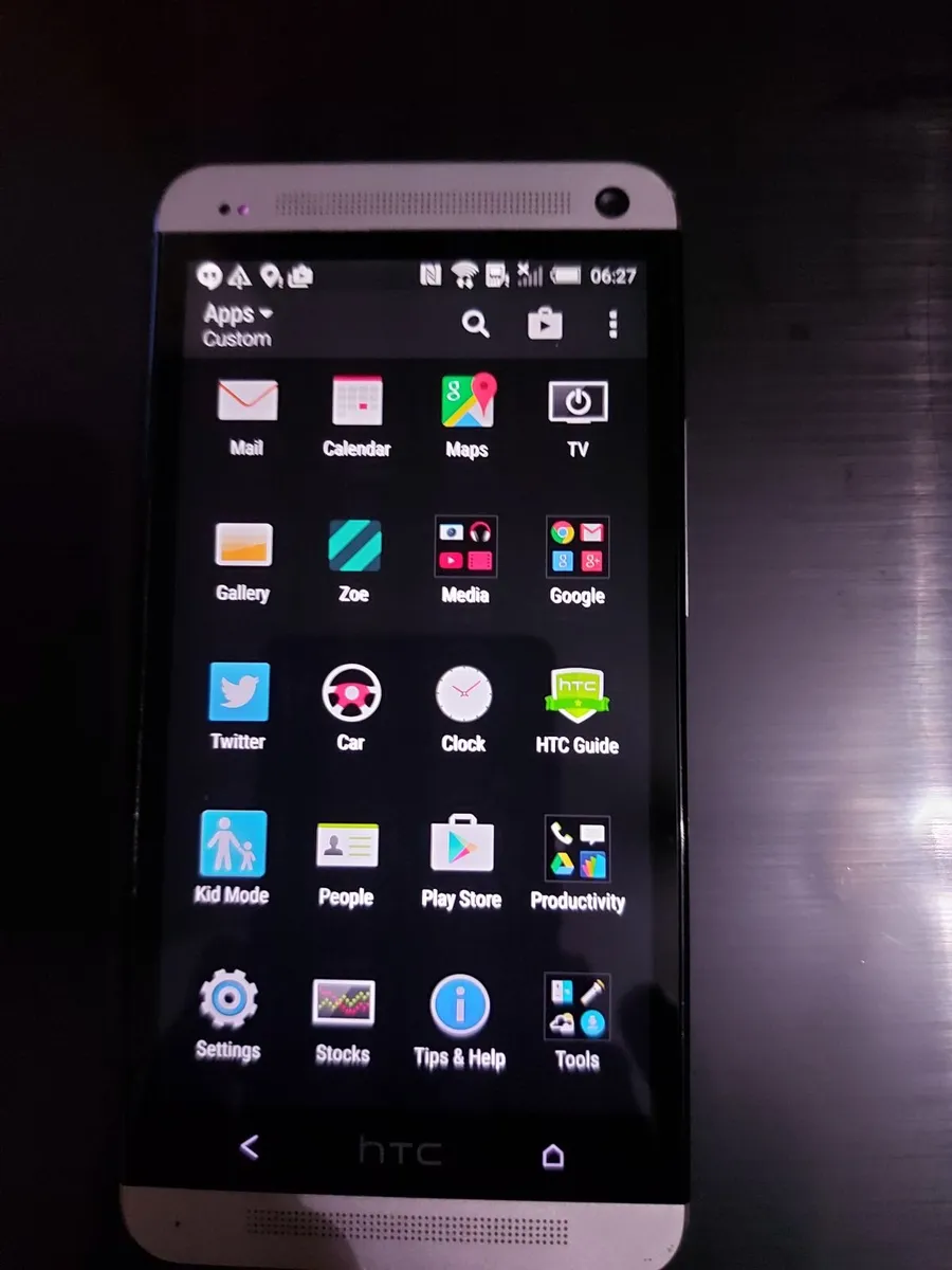 HTC ONE, 32GB, 3 Network, excellent condition - Image 2