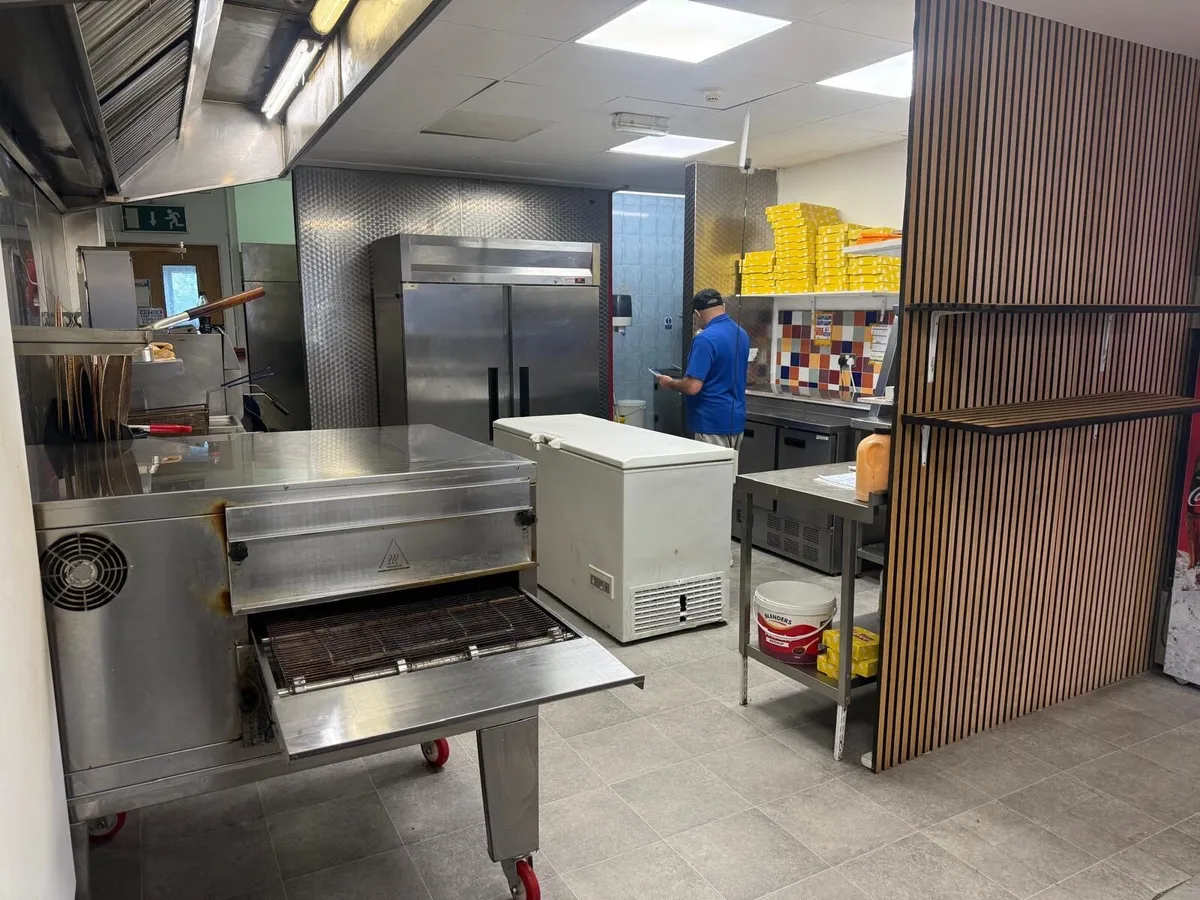Takeaway restaurant Frinchise for sale - Image 1