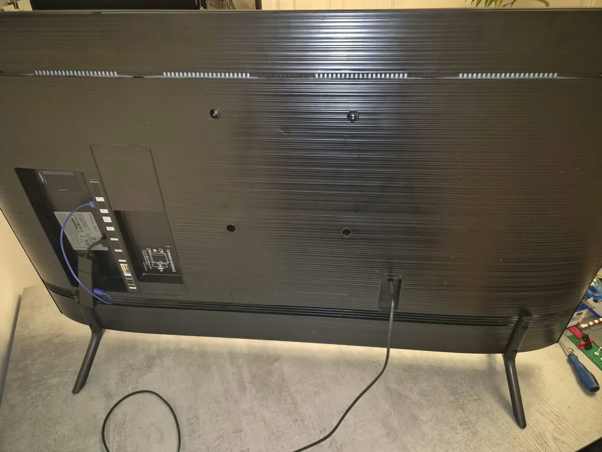 Samsung UE49NU7172 49” 4K Ultra HD Smart TV - Image 3