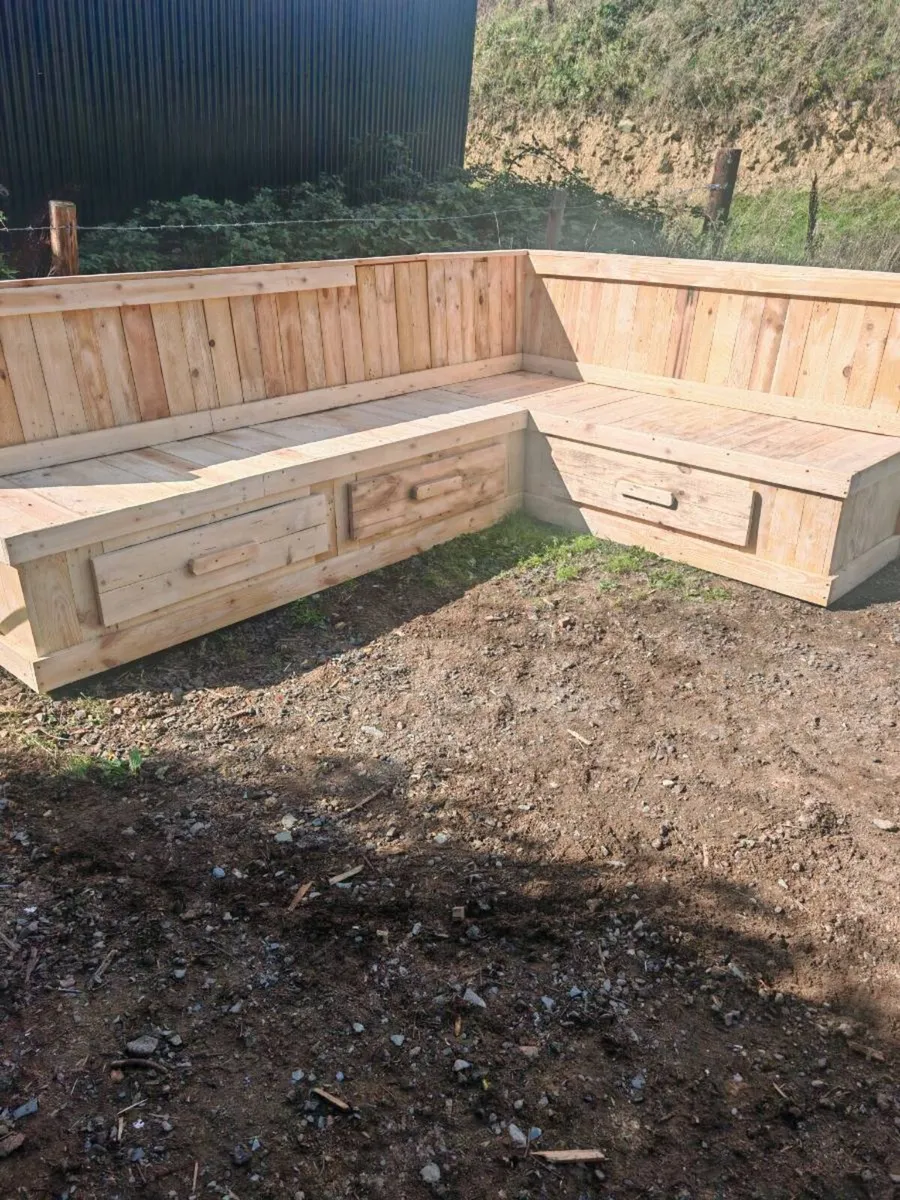 Corner seating - Image 2