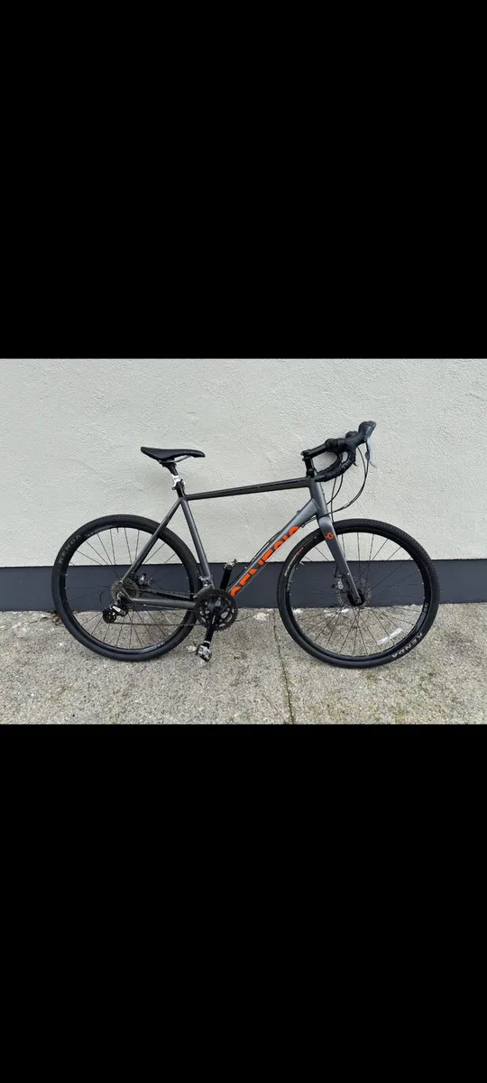 Genesis CDA10 gravel bike - Image 1