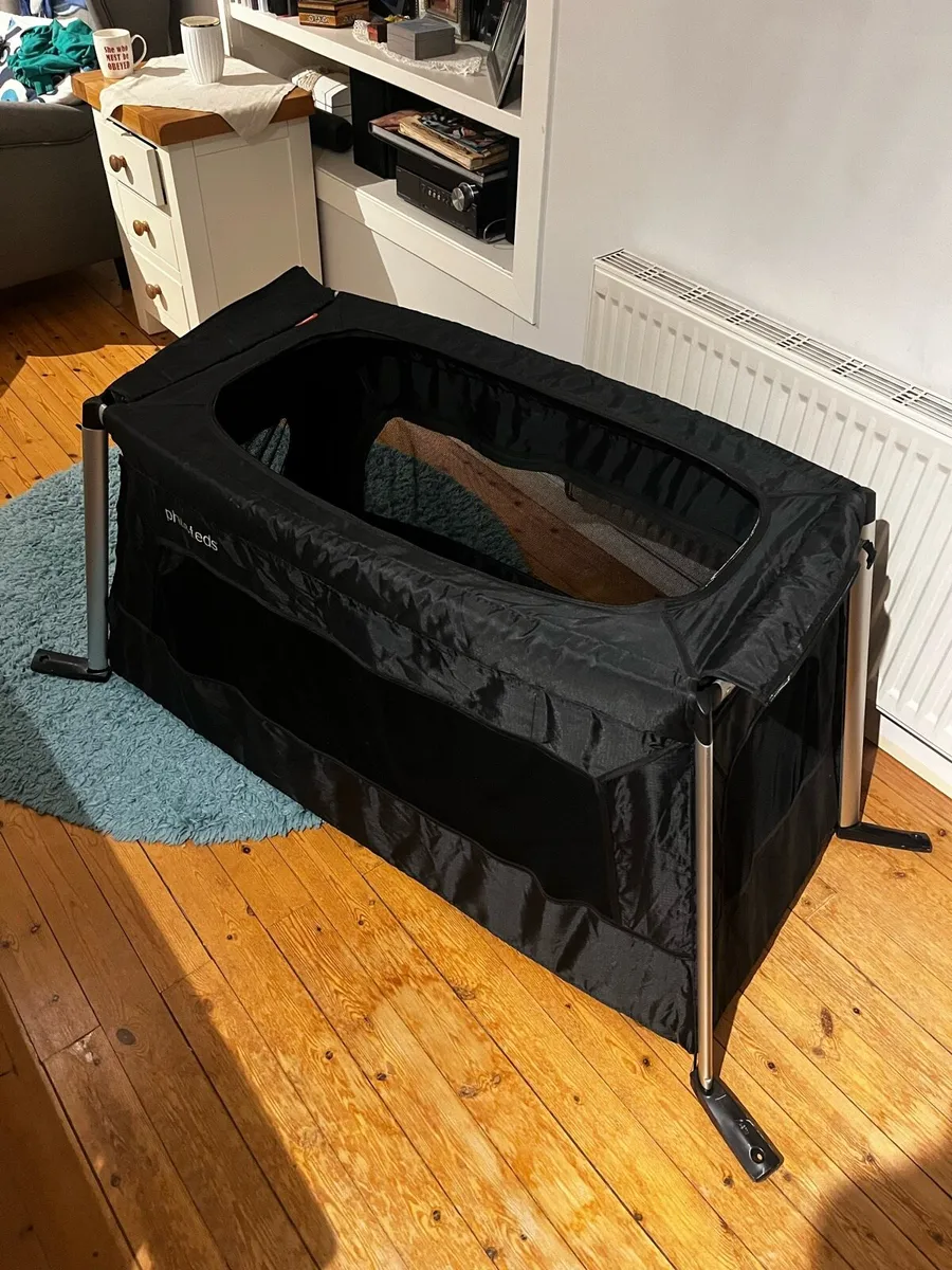 Phil and Ted’s travel cot - Image 1
