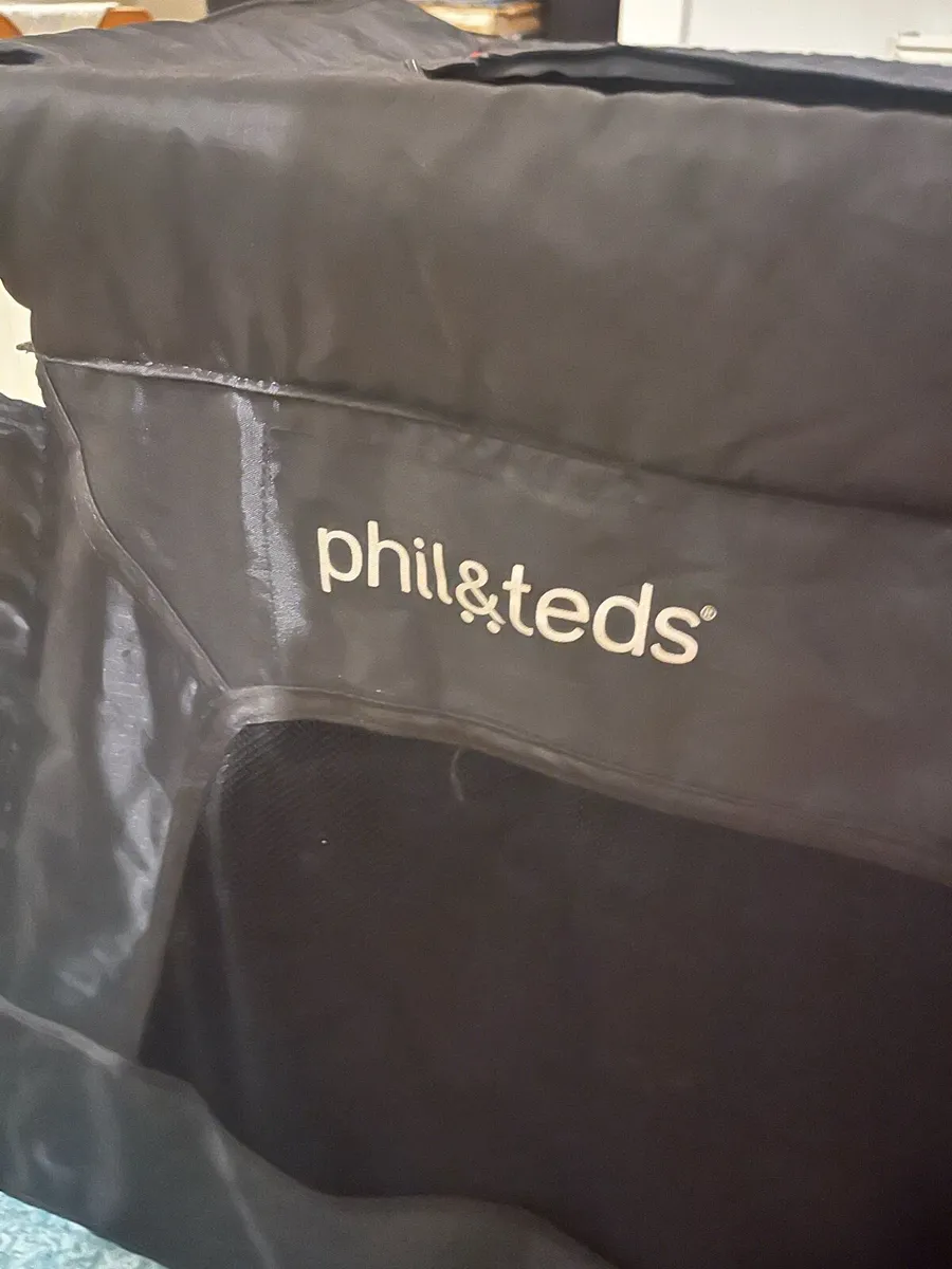 Phil and Ted’s travel cot - Image 2