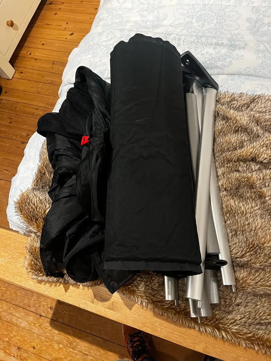 Phil and Ted’s travel cot - Image 3