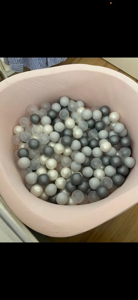 Baby ball pit - Image 1