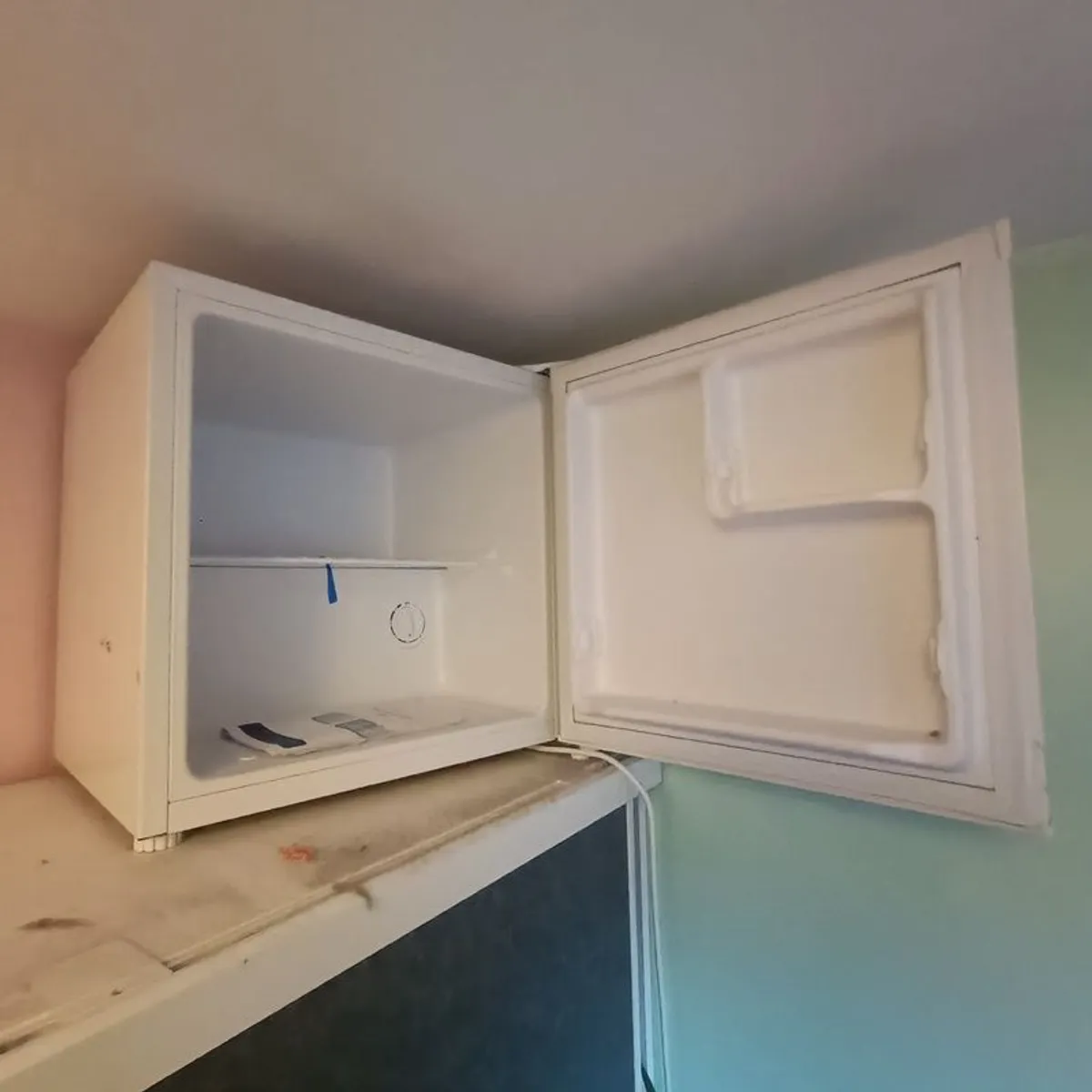 PowerPoint mini fridge - Image 1
