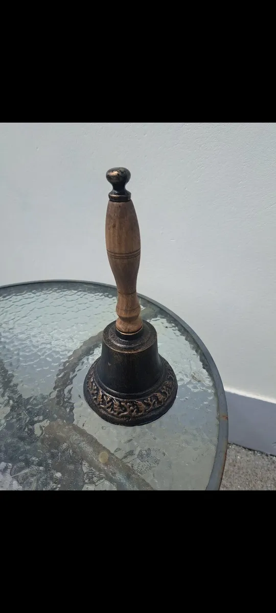 Heavy duty cast iron school bell - Image 2