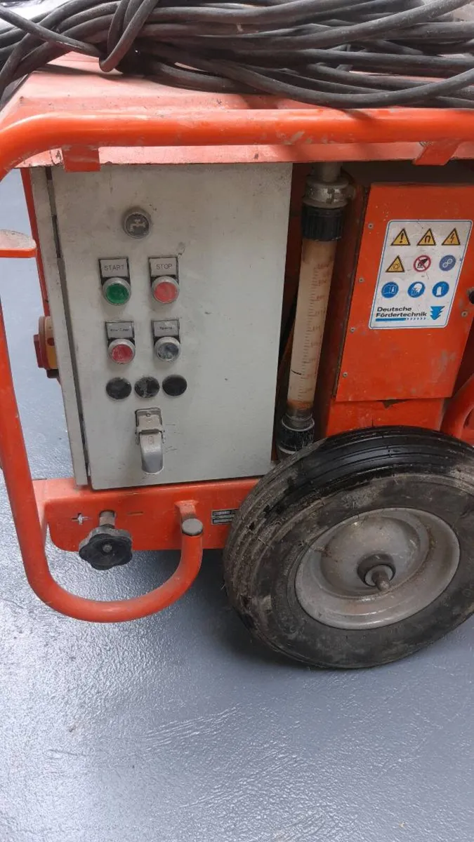 Spray plastering machine - Image 4