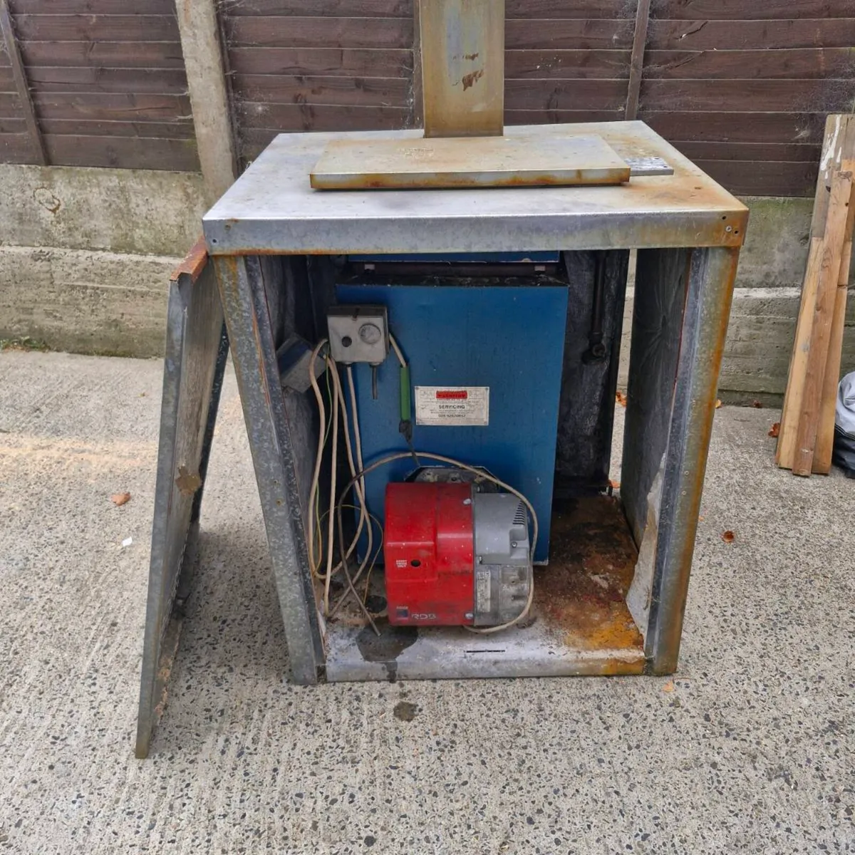 Oil boiler - Image 1