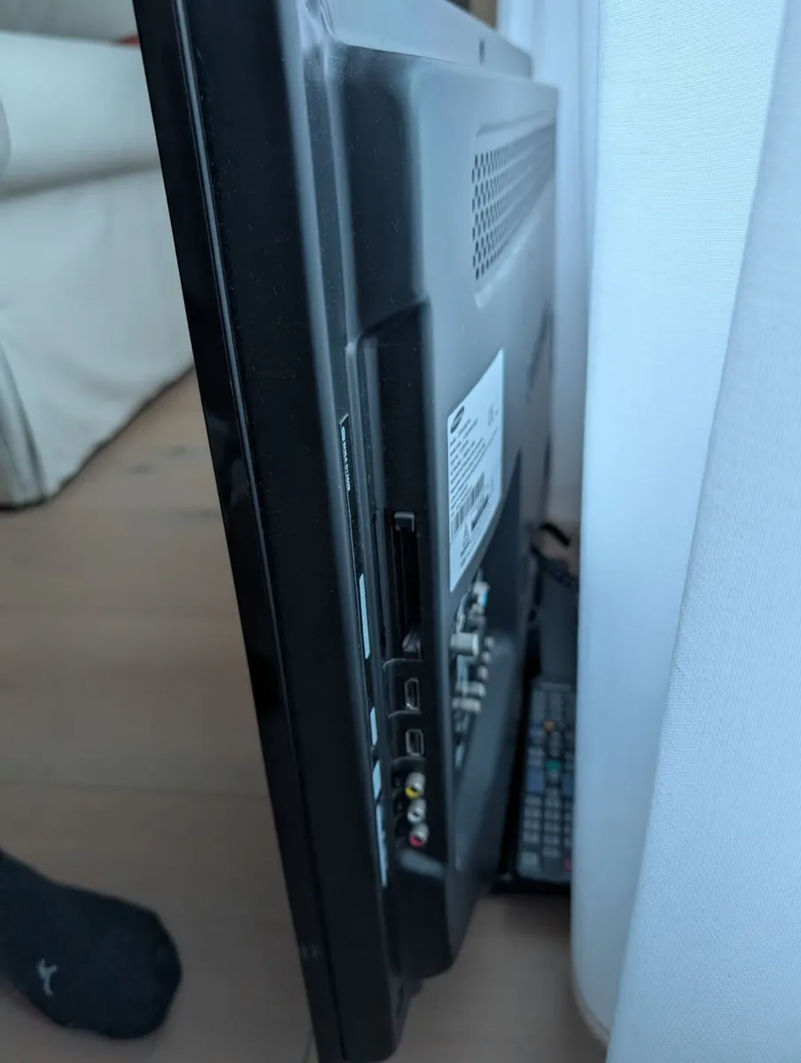 TV 32 inch - Image 3