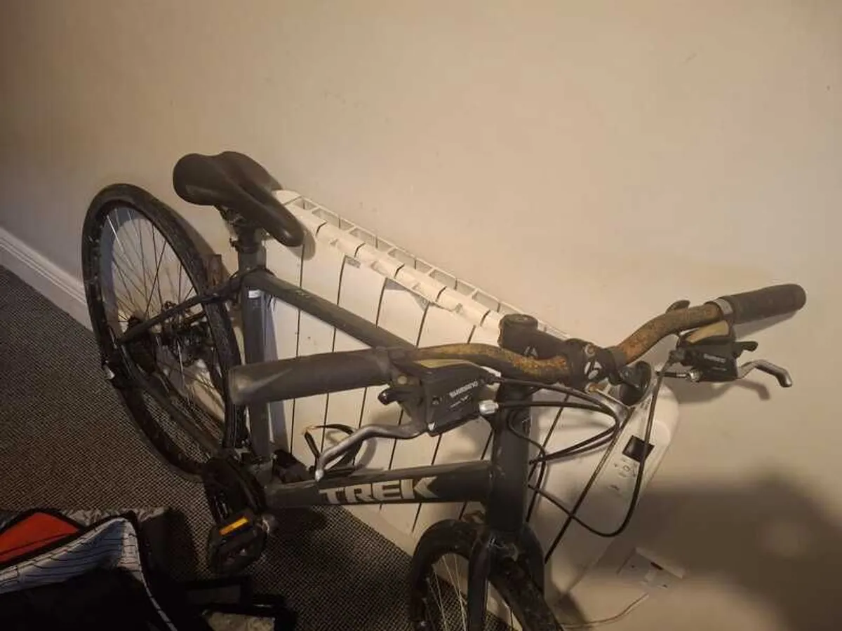 Trek hybrid bike - grey - Image 2