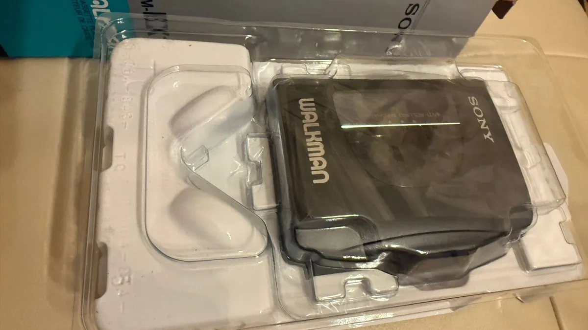 Sony Walkman - NEW - Image 4