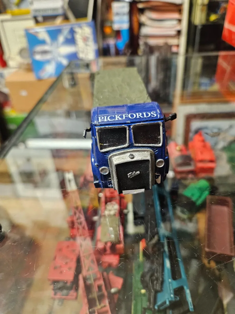 Corgi Code3 Pickfords Truck 1.50 - Image 3
