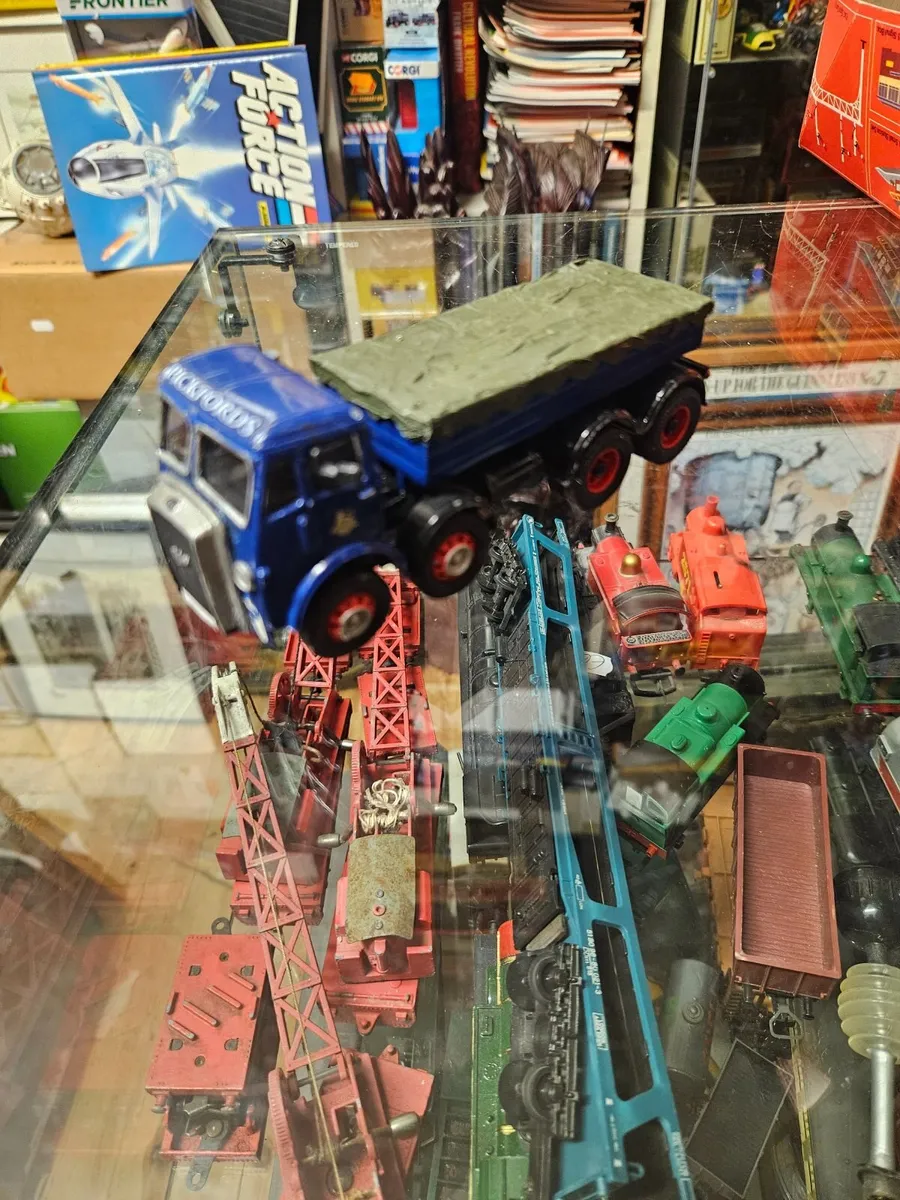 Corgi Code3 Pickfords Truck 1.50 - Image 1