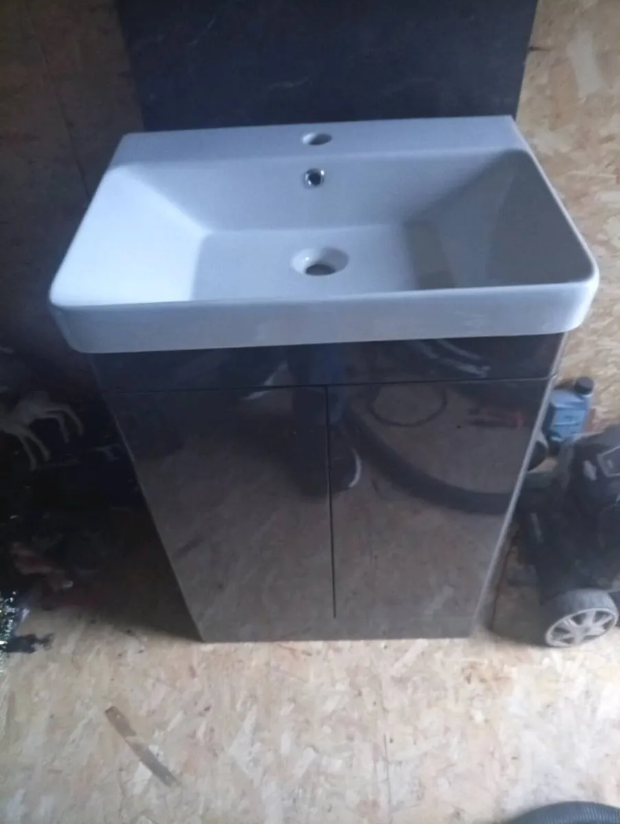 Bathroom vanity unit - Image 1