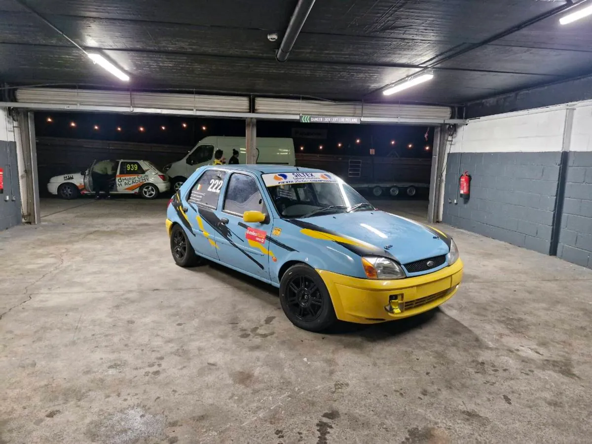 Fiesta Zetec 1.25 16v Race car. Good spec car - Image 2