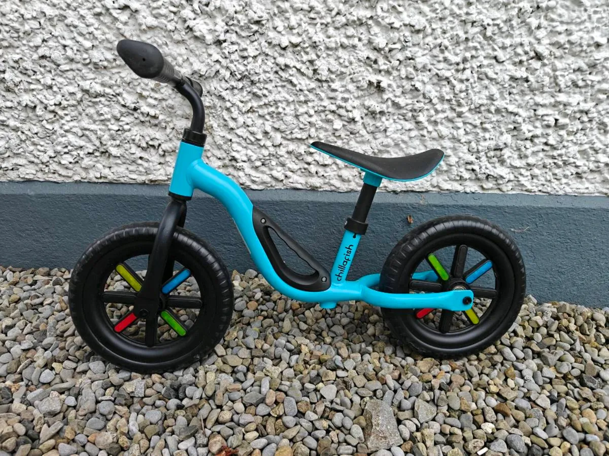 Push balance bike Chillafish with GLOW wheels - Image 1