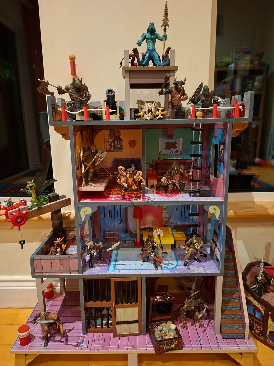 Pirate castle and ship with characters - Image 2