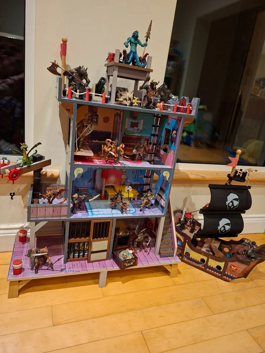 Pirate castle and ship with characters - Image 1