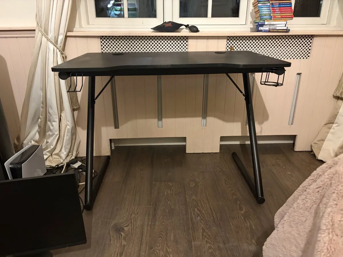 Gaming desk - Image 1