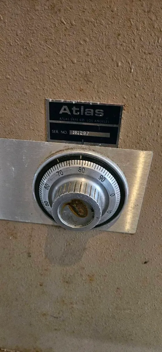 Atlas safe - Image 1