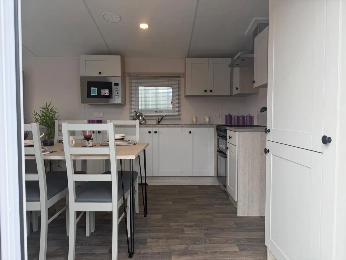 NEW SAFFRON DELUXE 36FT X 12FT 2 BED 6 BERTH - Image 4