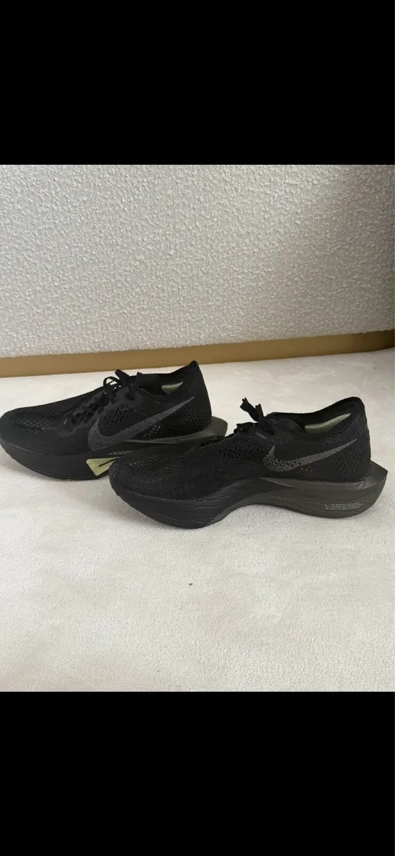 Carbon vapour fly’s 3 runners - Image 2
