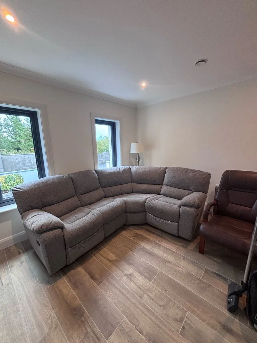 Corner couch - Image 2