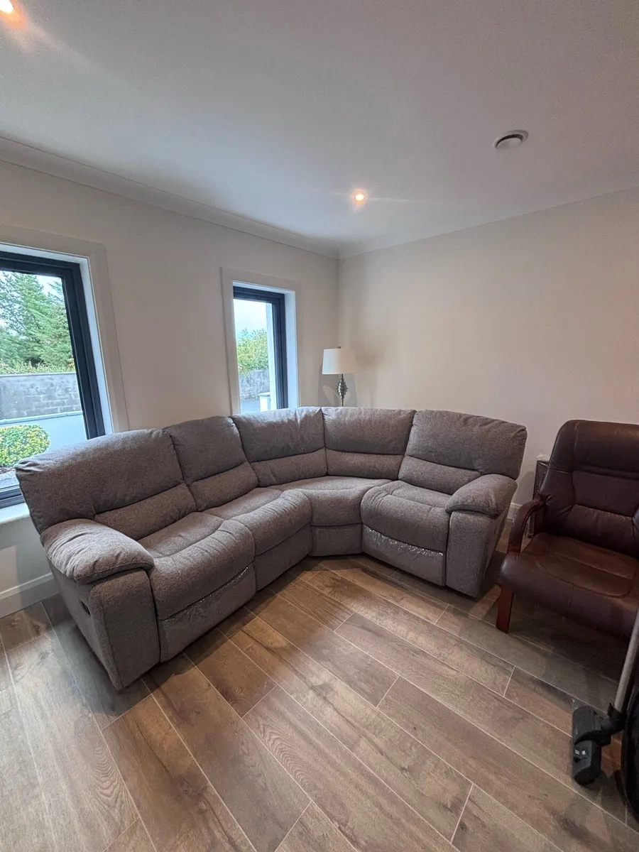 Corner couch - Image 3