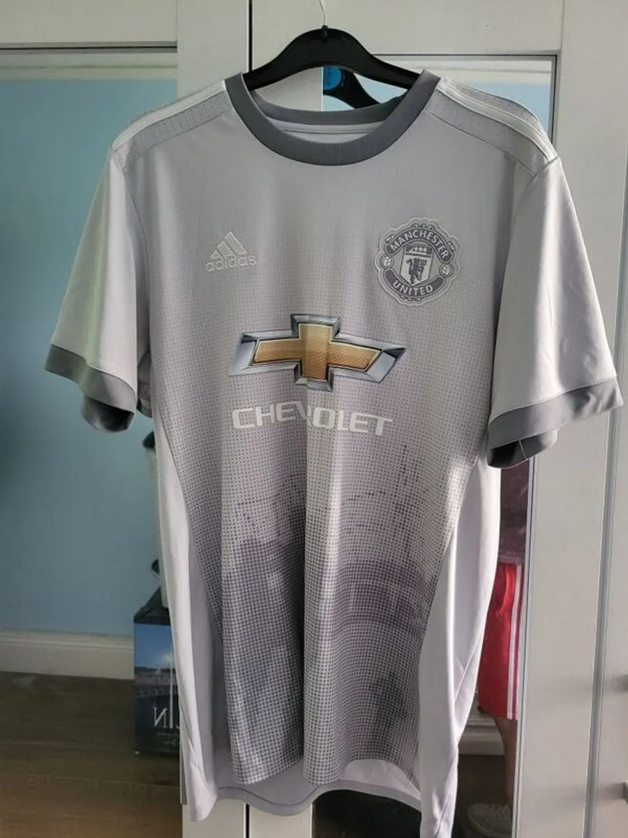 Manchester United jersey - Image 1
