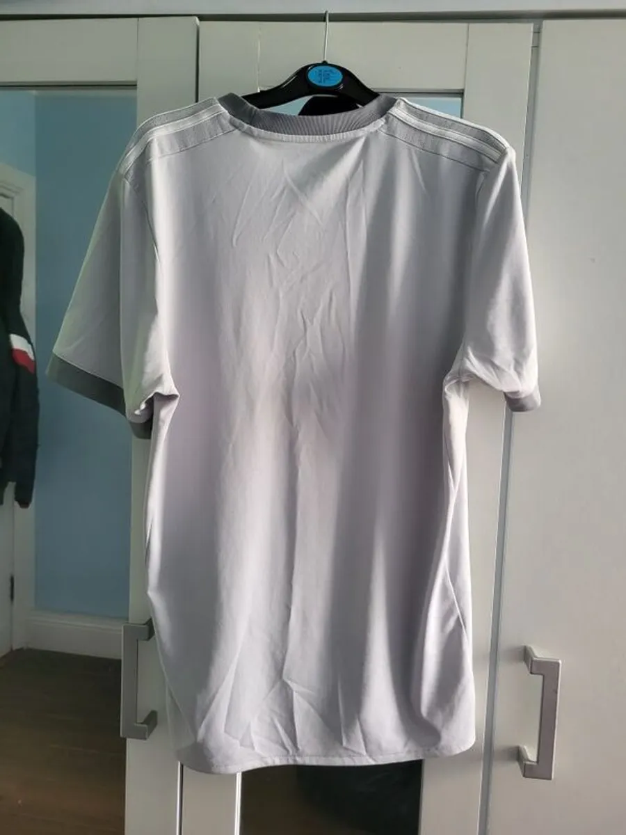 Manchester United jersey - Image 2