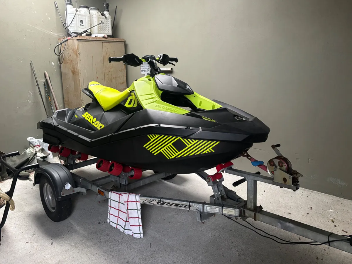Seadoo Spark Trixx 2 up with only 24 hours as new - Image 4