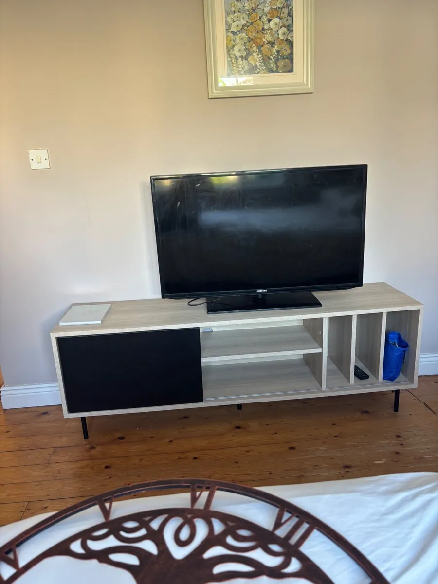 Tv stand - Image 1